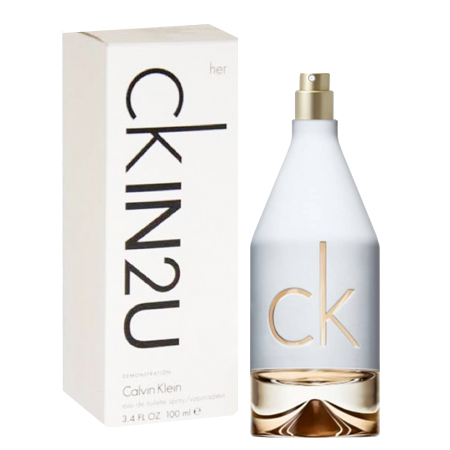 CK Calvin Klein in2u Her EDT น้ำหอมที่ให้ความหอมสดชื่นจากดอกไม้พร้อมกับกลิ่นของไม้แบบโอเรียนทัล CK IN2U for Her เปิดตัววางจำหน่ายในปี 2007 โดยได้รับการปรุงแต่งกลิ่นจากBruno Jovanovic Jean-Marc Chaillan Loc DongและCarlos Benaim